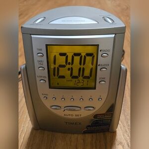 Timex Model: T311T Auto-Set Dual-Alarm Clock/Radio Programmable, Tested Working!